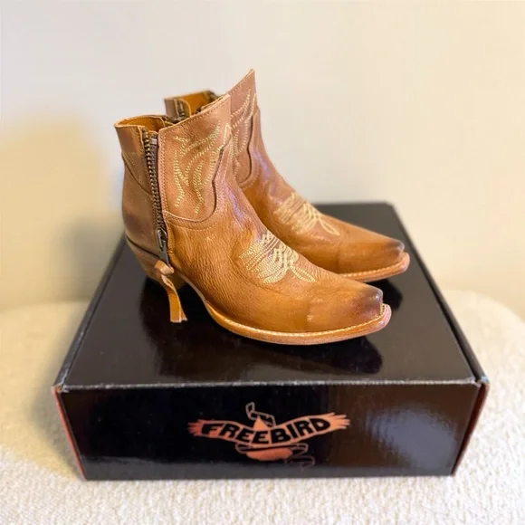 Freebird Wolfie boots in Wheat - Size 7 Brand New - Picture 1 of 10